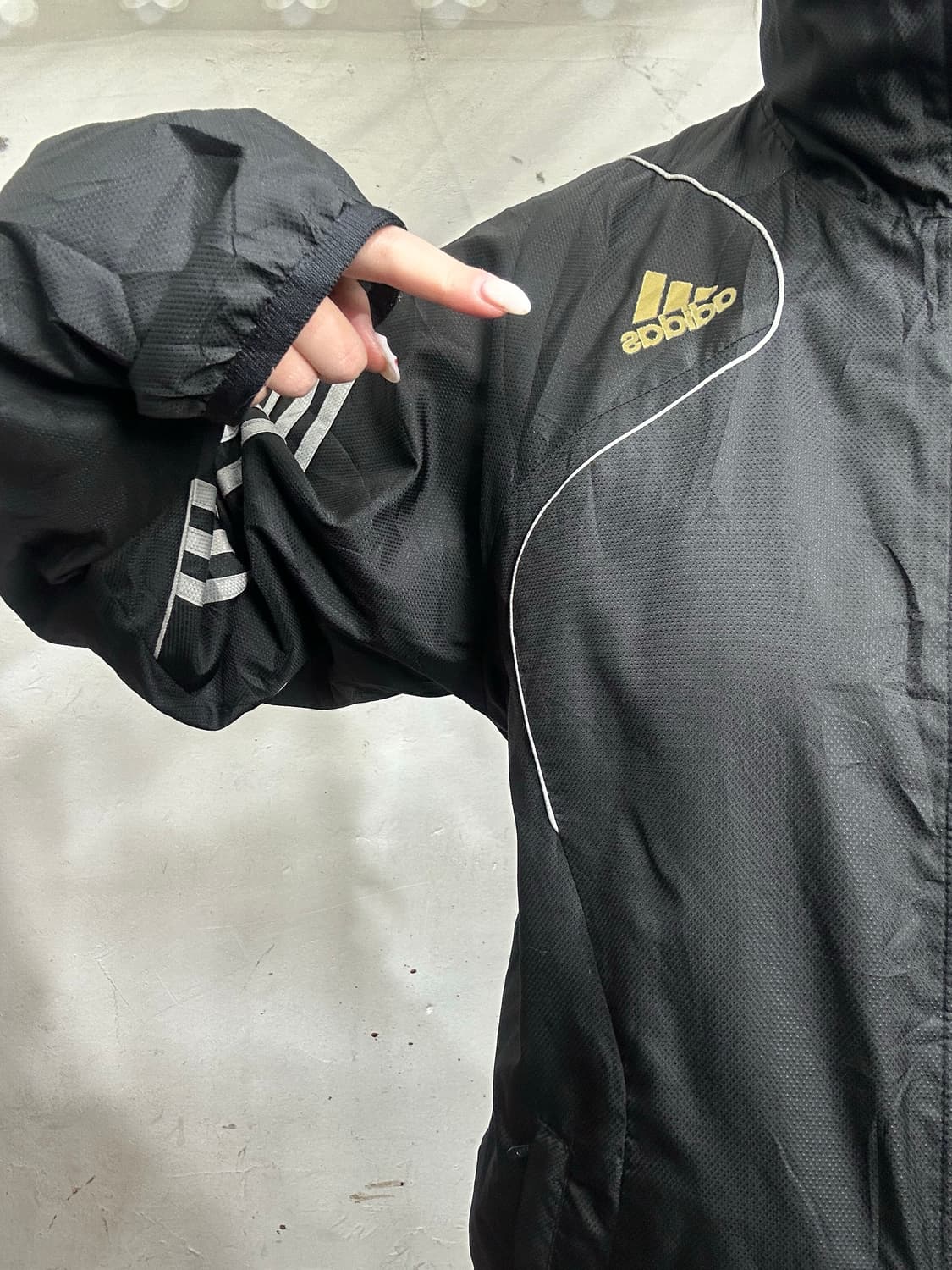 아디다스 블랙 라인 포인크 삼선 오버핏 바람막이 올드스쿨 점퍼 S 상품이미지4