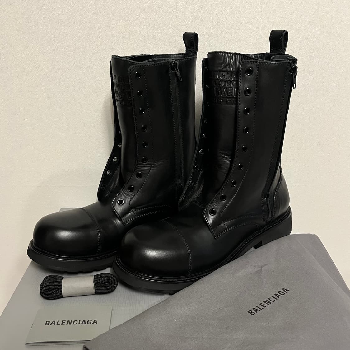 [42]발렌시아가 25fw 트럭 레이스업 부츠 상품이미지1