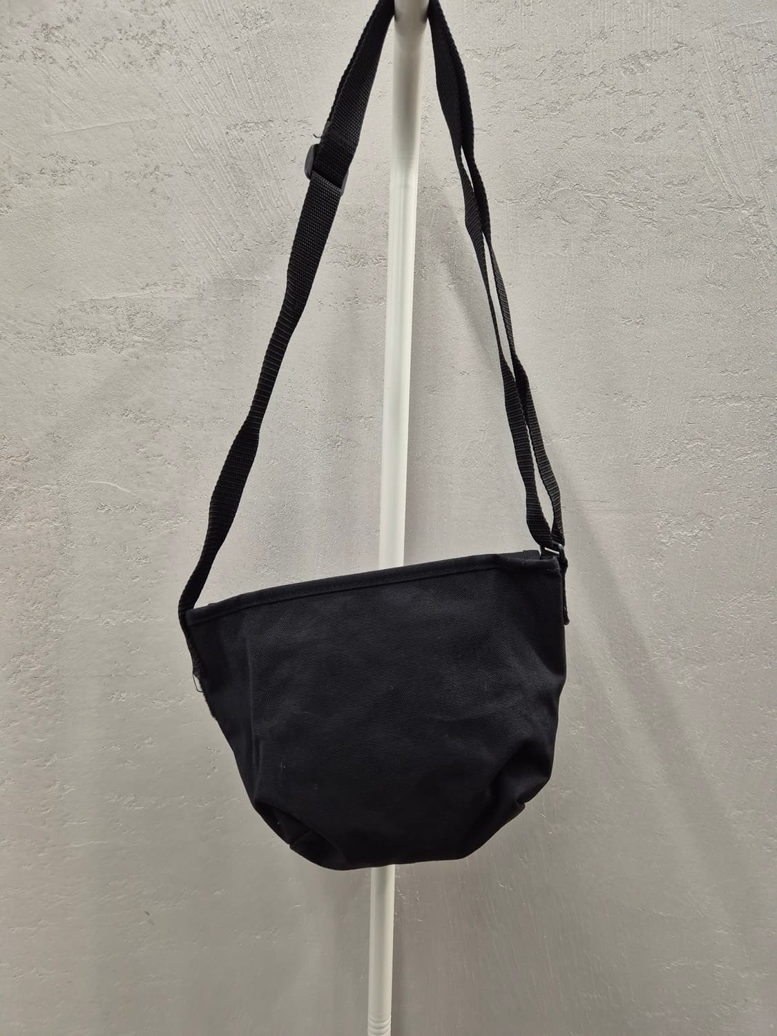 디스이즈네버댓 맨하탄포티지 블랙 크로스백 상품이미지3