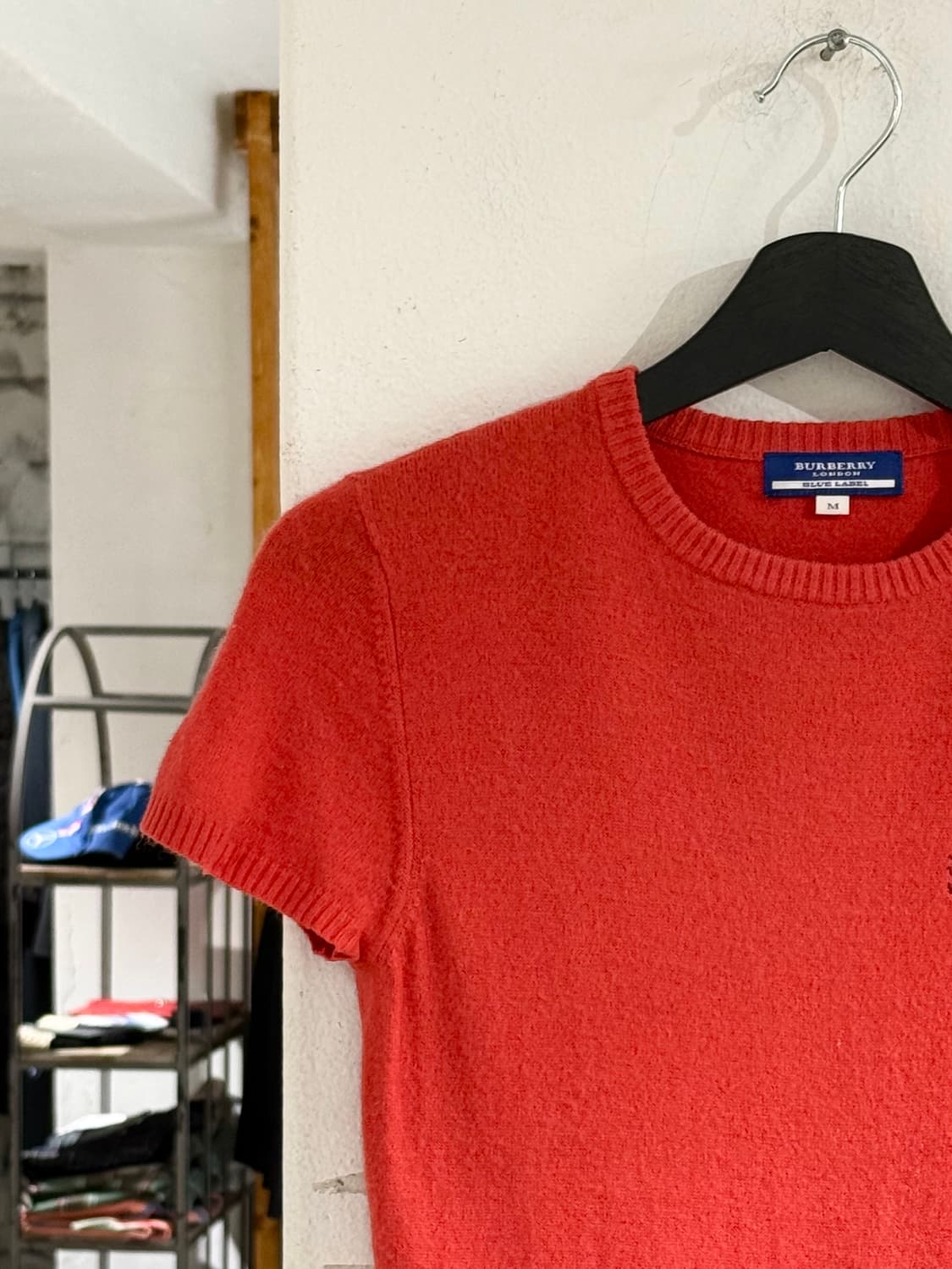 버버리 블루라벨 레드 로고 자수 하프 슬리브 니트 상품이미지2