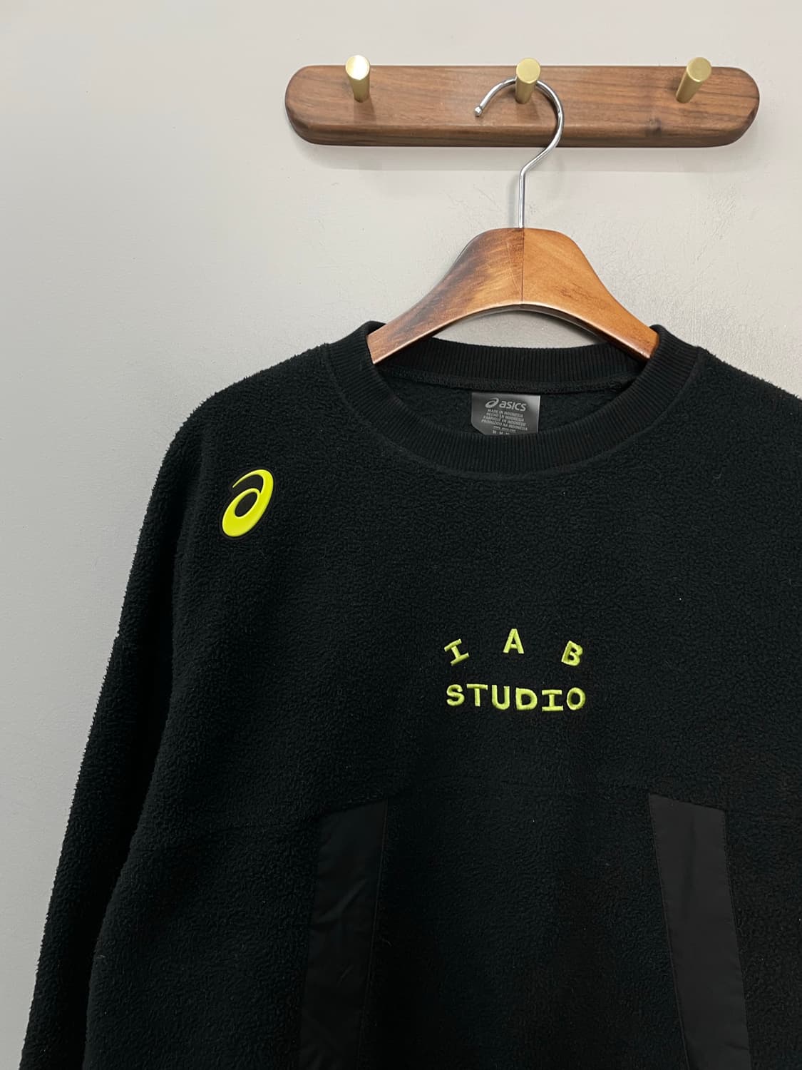 아이앱 스튜디오 x 아식스 블랙 플리스 H1366 상품이미지4