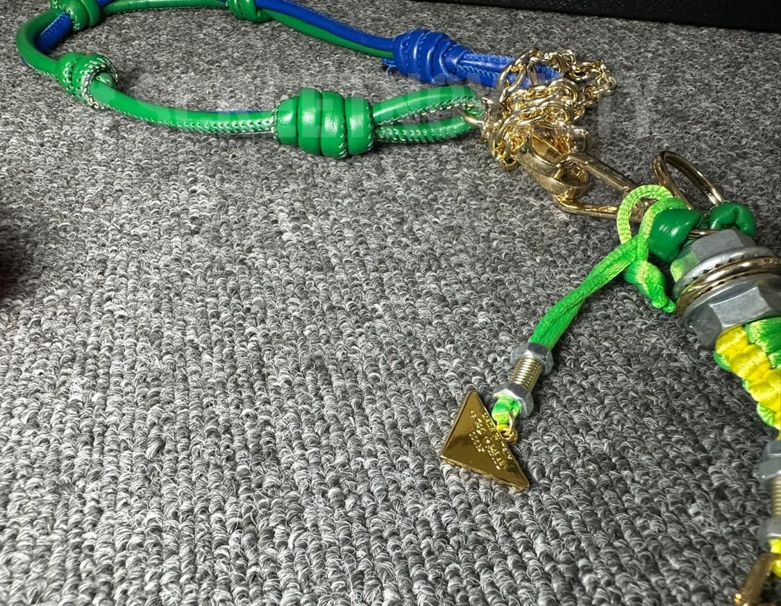 프라다 로봇 백참 그린 상품이미지3