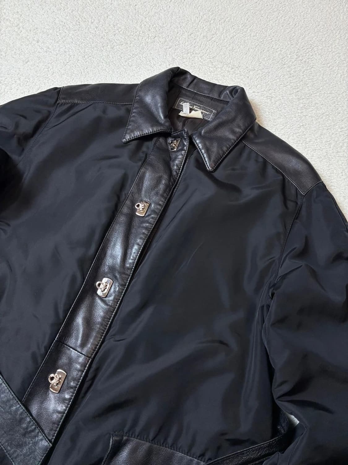 페라가모 90's 간치니 버튼 가죽 배색 코트 PN7816 상품이미지2