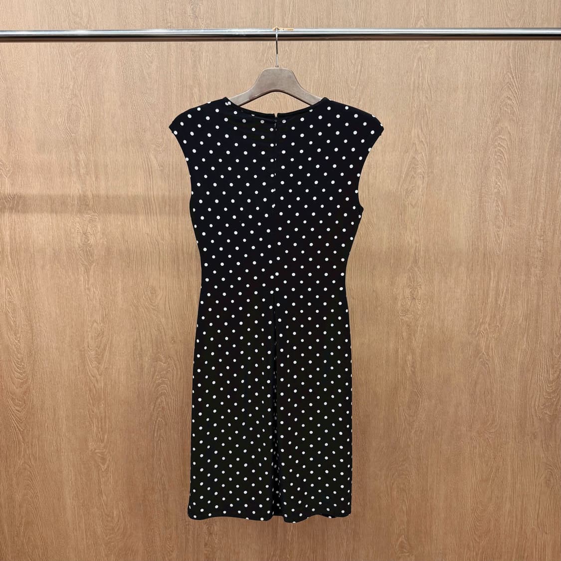 폴로 랄프 로렌 폴카 도트 허리 셔링 슬리브리스 미디 원피스 블랙 상품이미지3