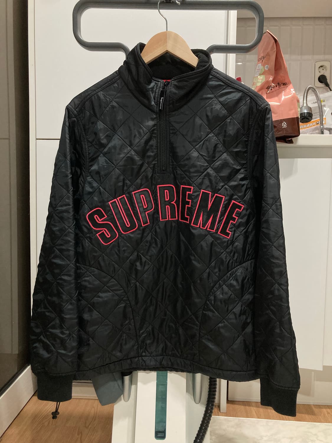 슈프림 17ss아크 로고 퀼팅 하프 지퍼 풀오버 상품이미지1