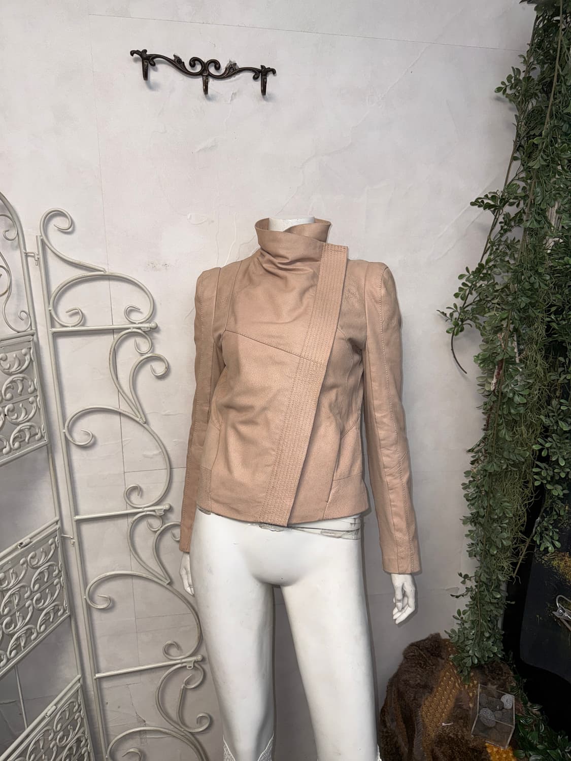 Maje pink lamb skin suede high neck jk 상품이미지9