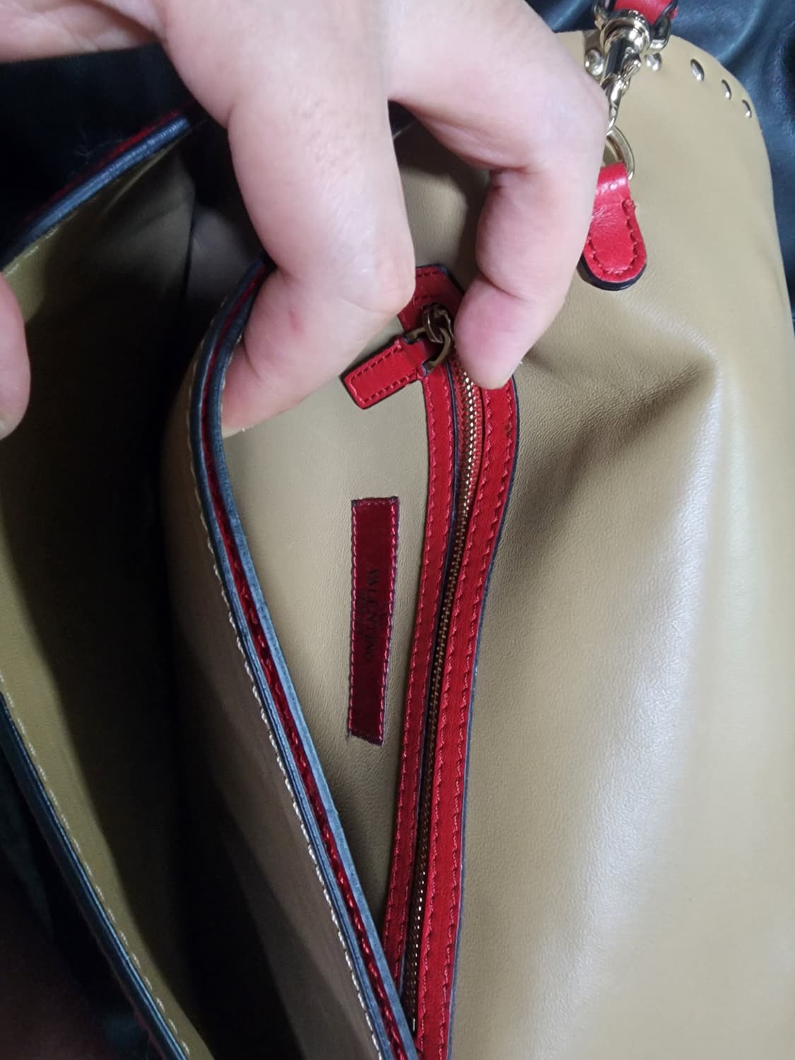 발렌티노 락스터드 송치 클러치 정품 상품이미지4