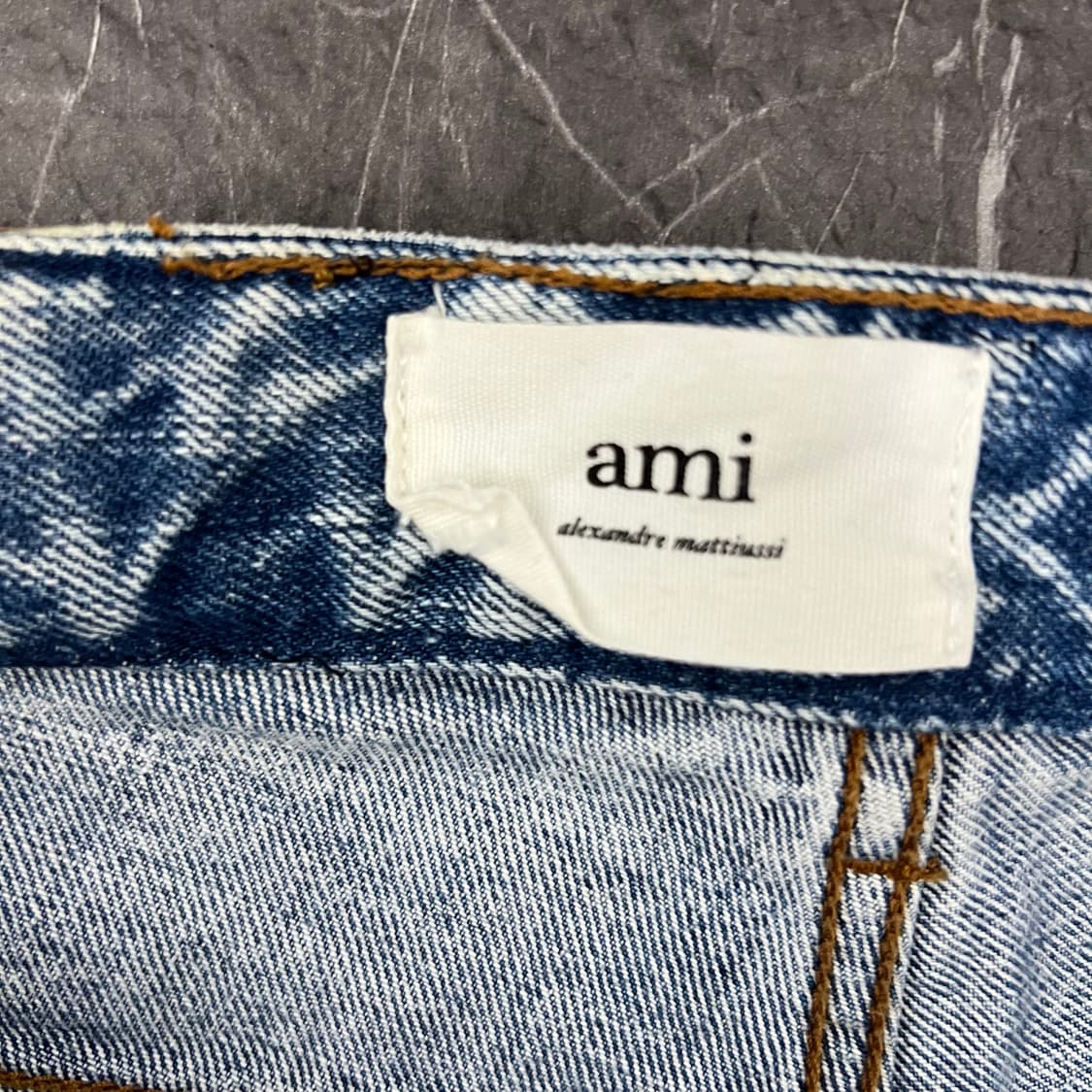 AMI 아미 워시드 테이퍼드 데님 진 상품이미지6