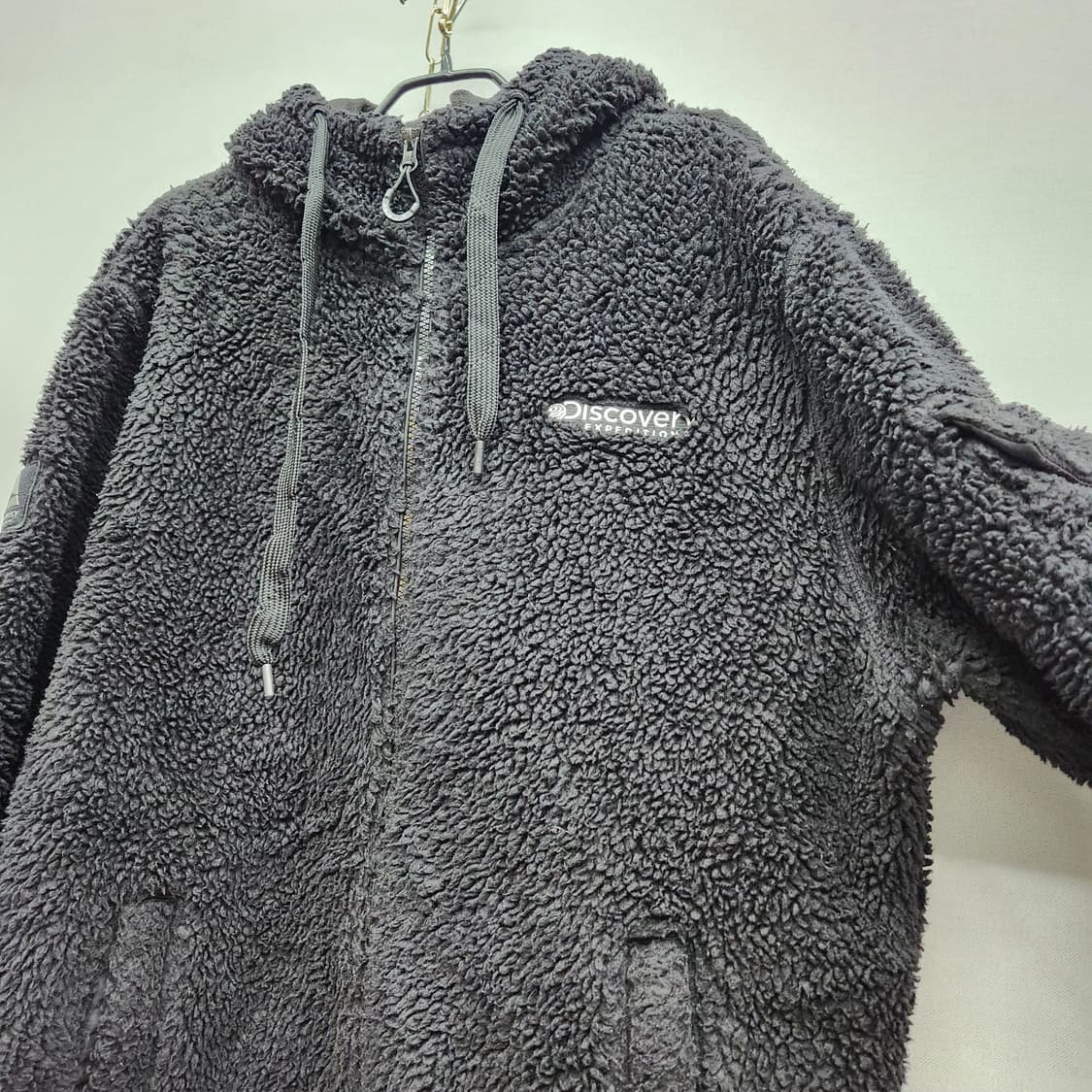 디스커버리 로고 와펜 사이드포켓 뽀글이 후드집업 110(2XL) 상품이미지4