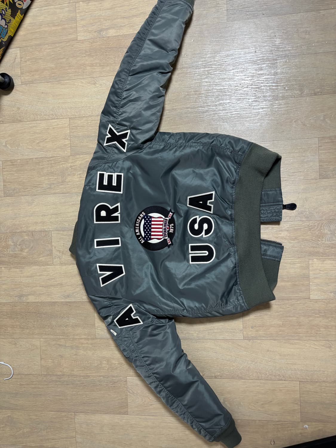 아비렉스 50주년 시그니처로고 ma1 세이지 m 상품이미지1