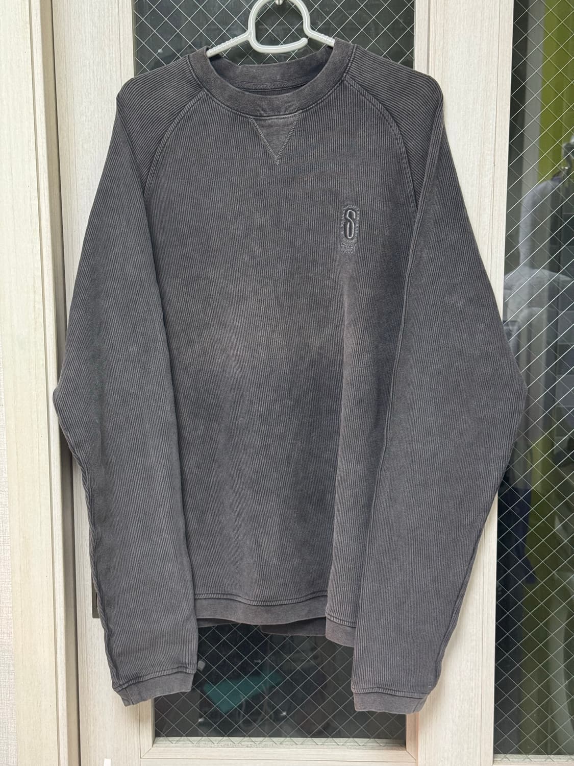 [M] 올드 스투시 로고 맨투맨 상품이미지1