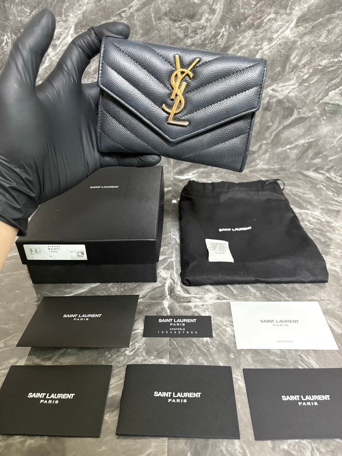 입생로랑 엔벨로프 마틀라세 금장로고 반지갑 상품이미지1