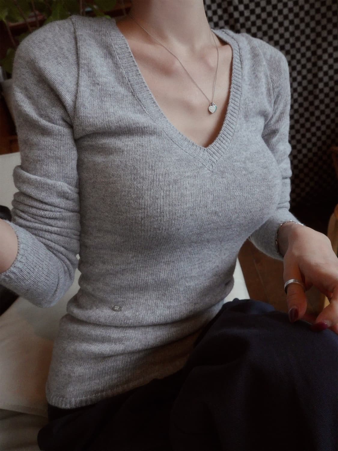 페일제이드 딥 브이넥 울 니트 멜란지 그레이 상품이미지1