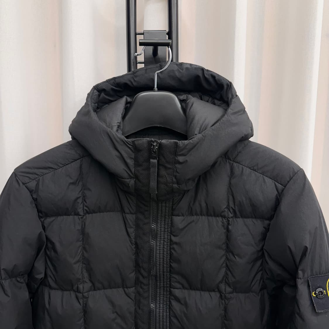 [S] 스톤아일랜드 크링클랩스 후드 패딩 블랙 상품이미지2