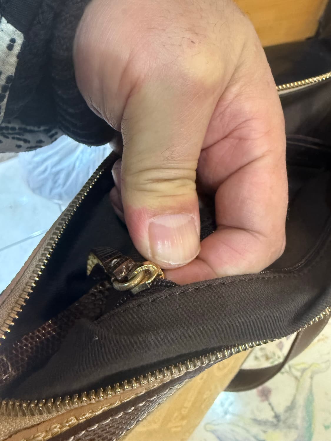 정품 로에베 160주년기념 판 배지 크로스백 팝니다 상품이미지10