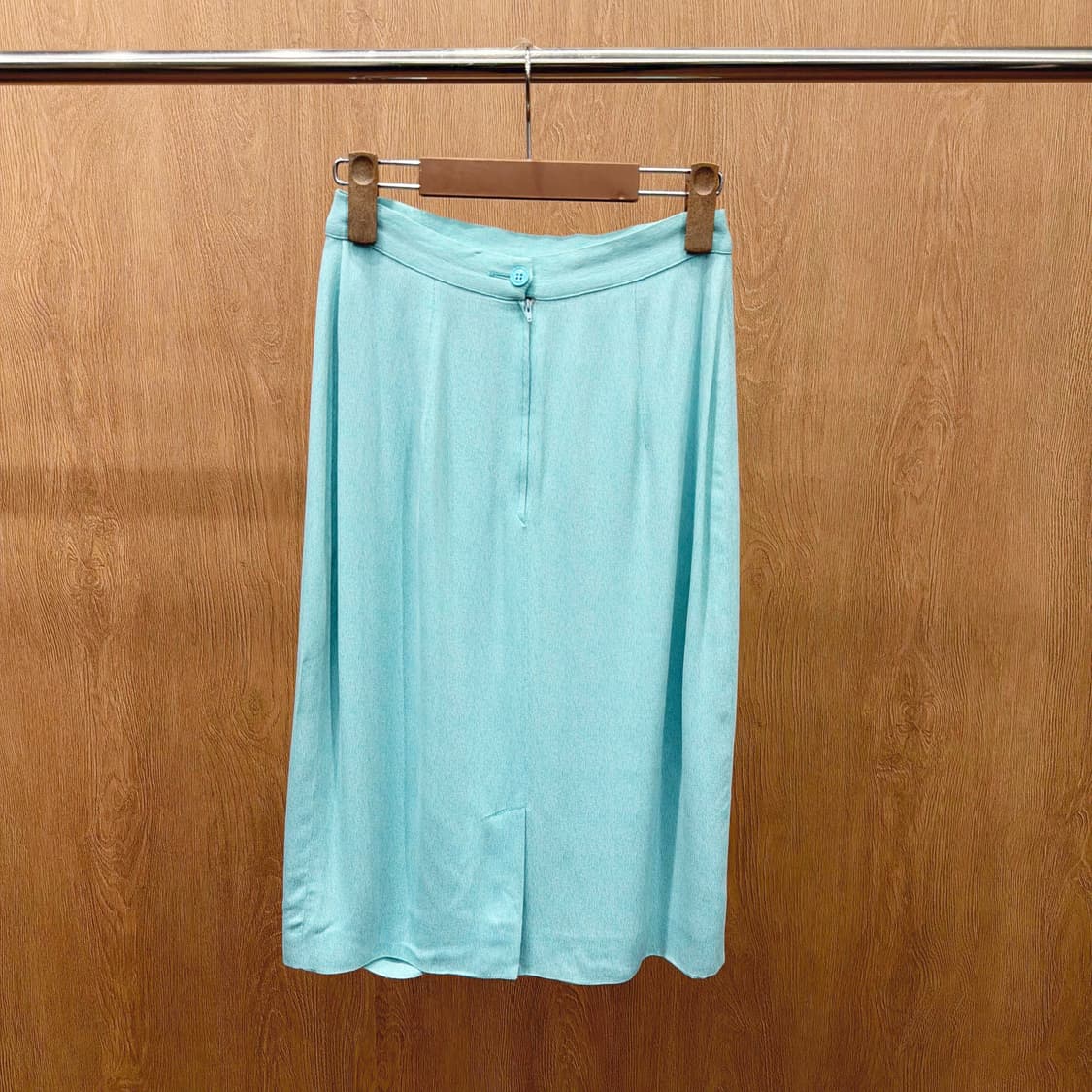 미쏘니 미디 스커트 프론트 슬릿 디테일 H라인 라이트 블루 상품이미지2