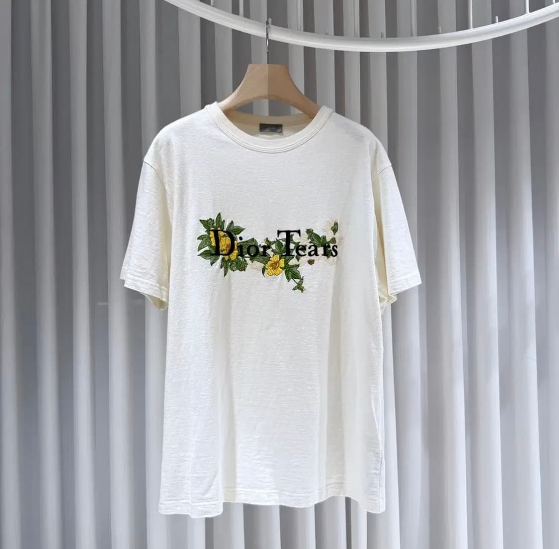 L / 디올 티어스 플라워 로고 자수 반팔 티셔츠 상품이미지1