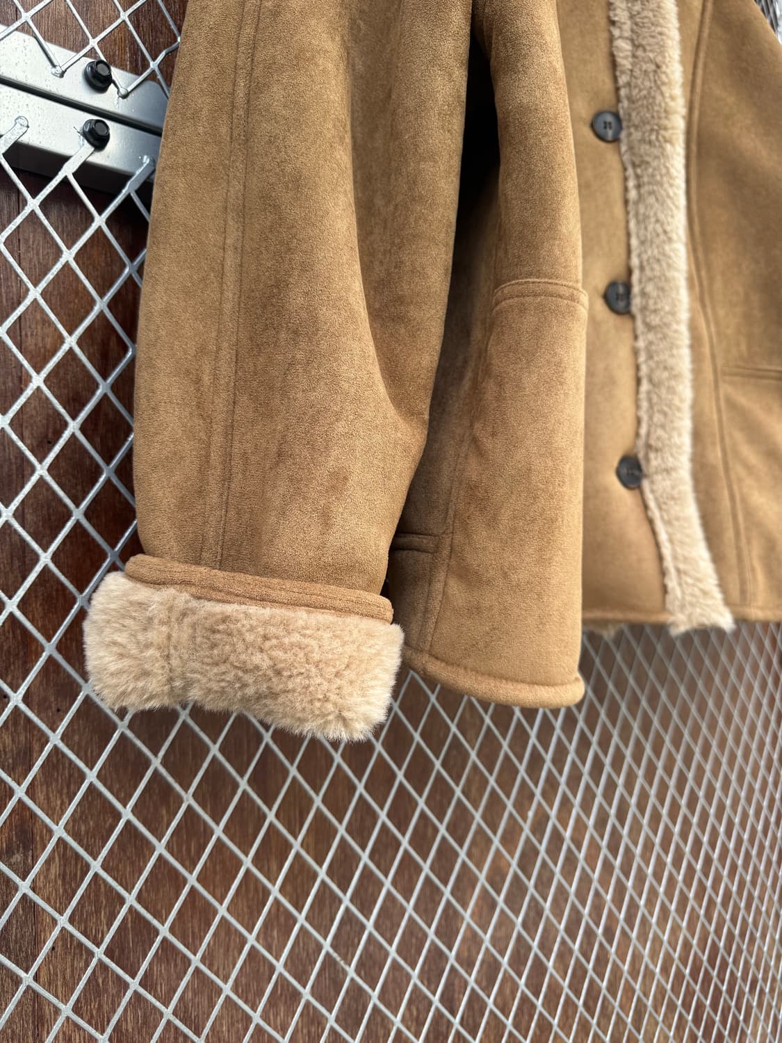 마리끌레르 버튼 카라 스웨이드 오버핏 무스탕 자켓 F 상품이미지4