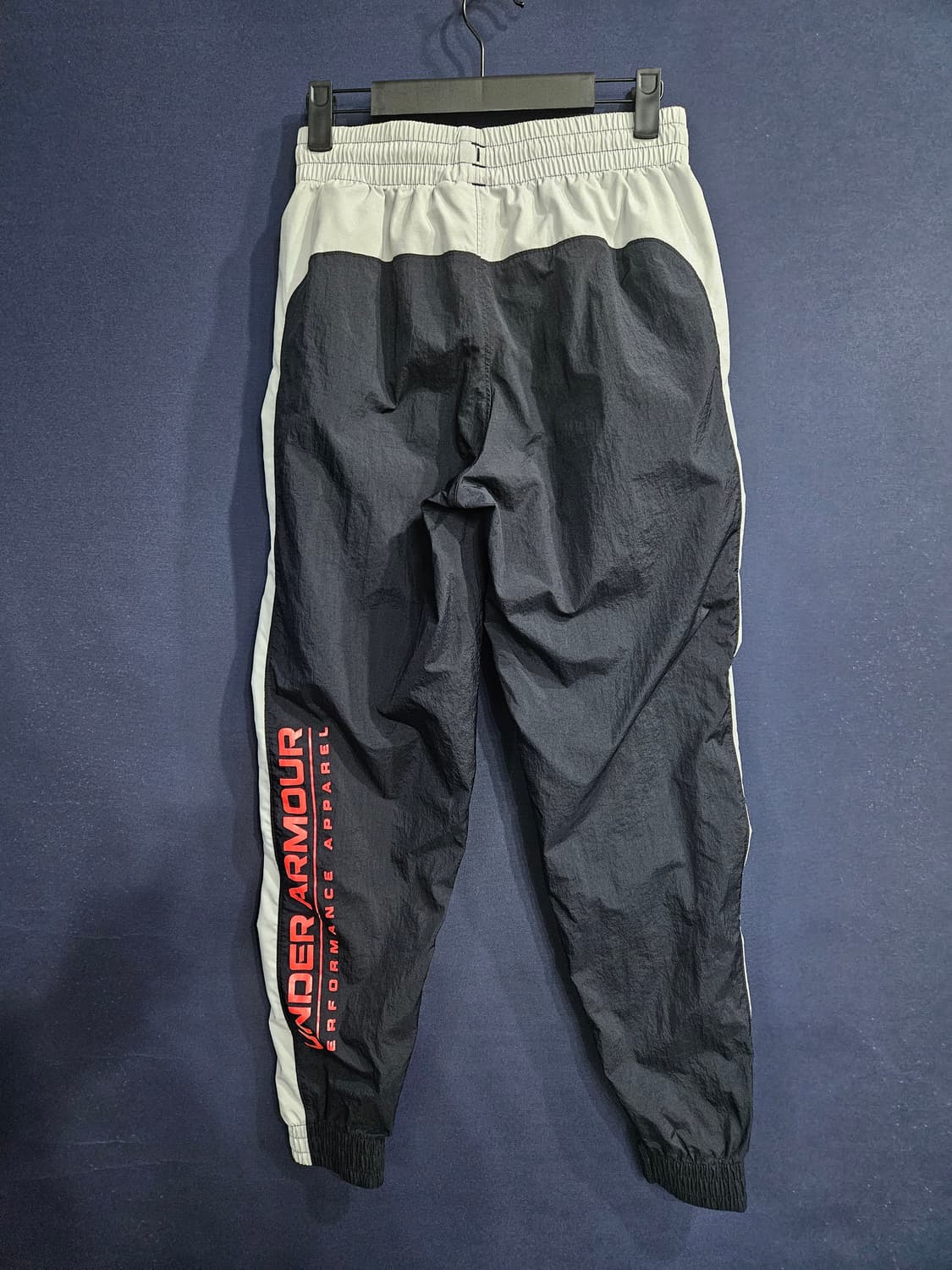 언더아머 블랙차콜 남성 허리 26~28 홑겹 바스락 조거팬츠  상품이미지2