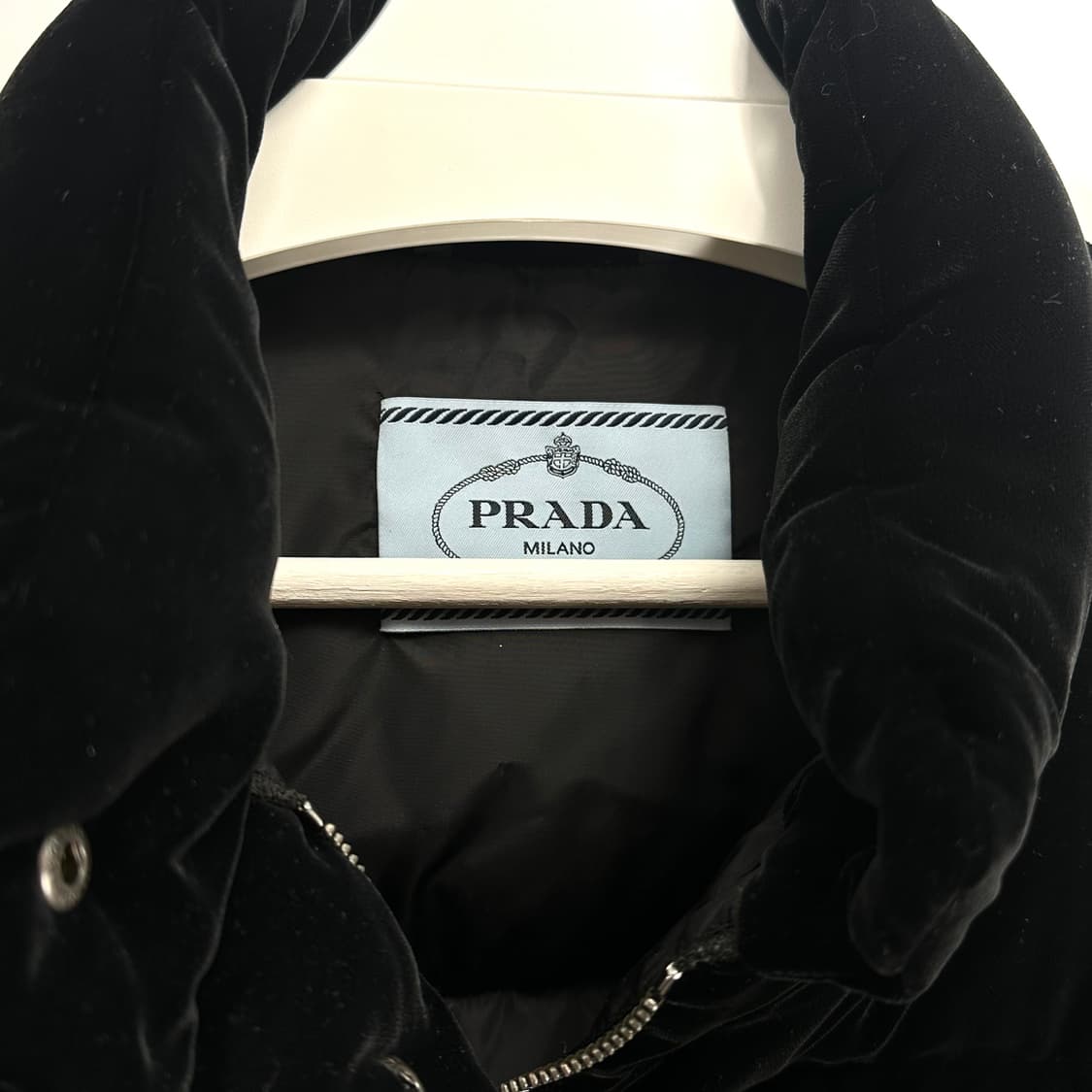 [38/S+급] 프라다 컨버터블 크롭 벨벳 다운 패딩 자켓 상품이미지4