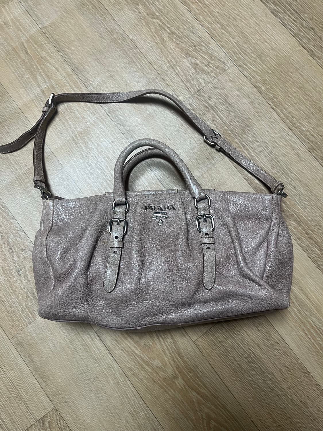 프라다(prada) 연보라 숄더백  상품이미지1