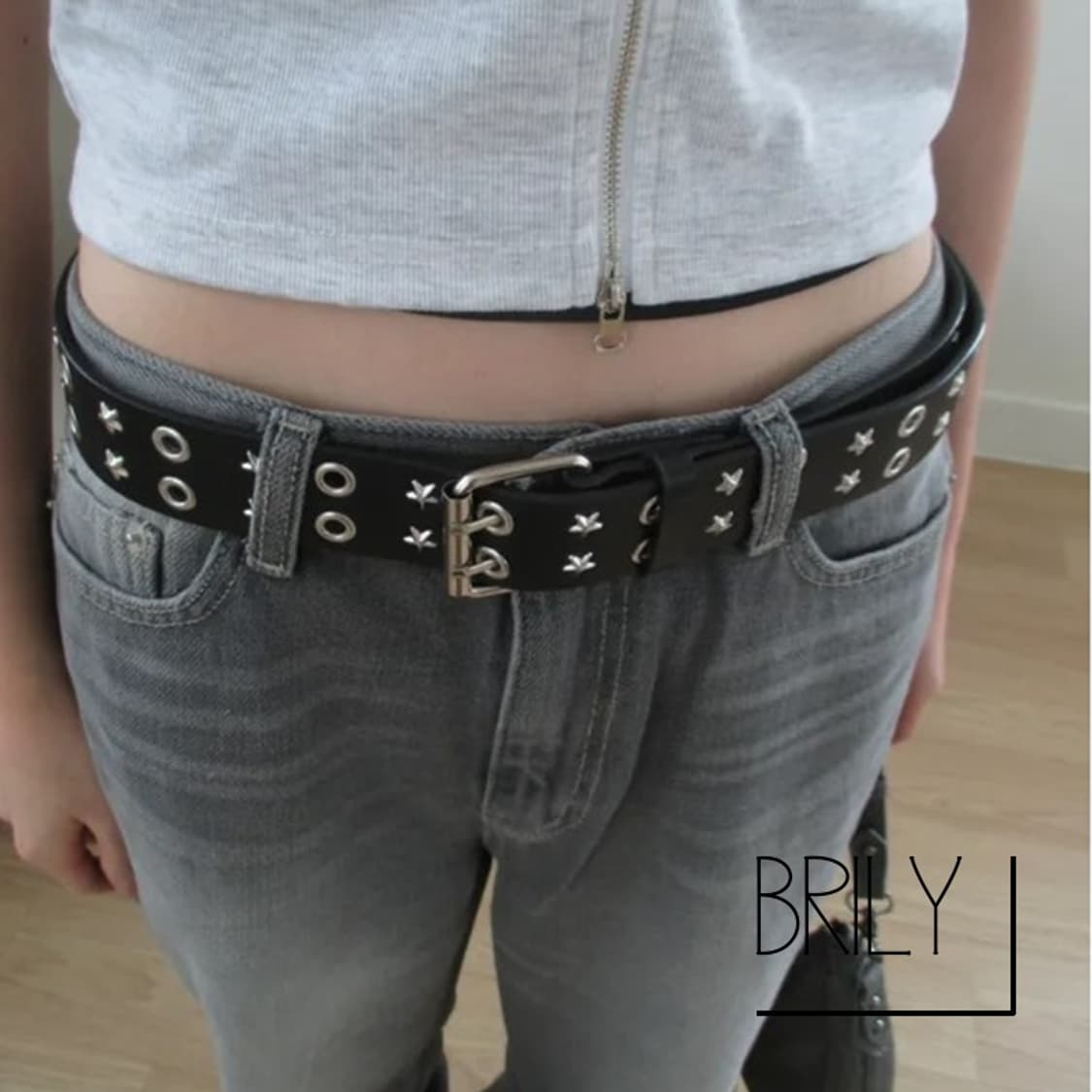 [Unisex] WIZ 아일렛 별 장식 펑키 y2k 가죽 벨트 블랙 상품이미지1