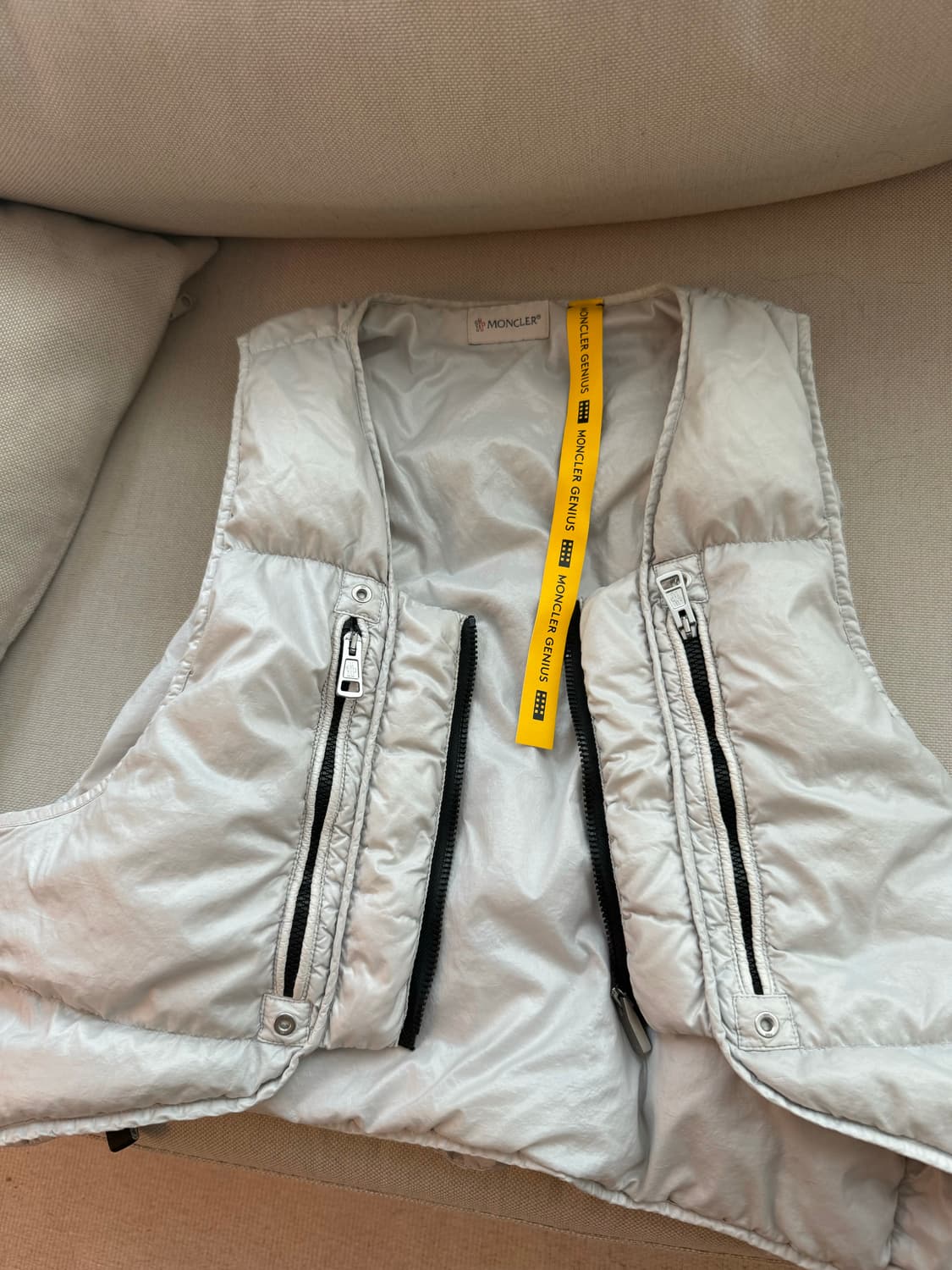 몽클레어 알릭스 1017 9SM 나일론 길렛 다운 상품이미지1