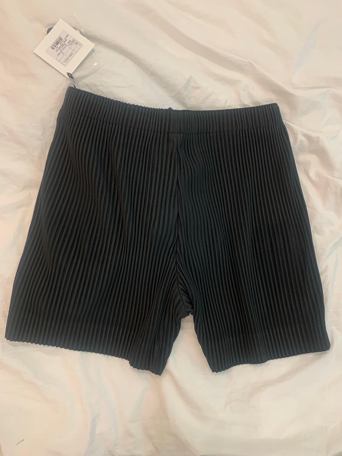 옴므플리세 블랙 반바지 새상품 상품이미지2