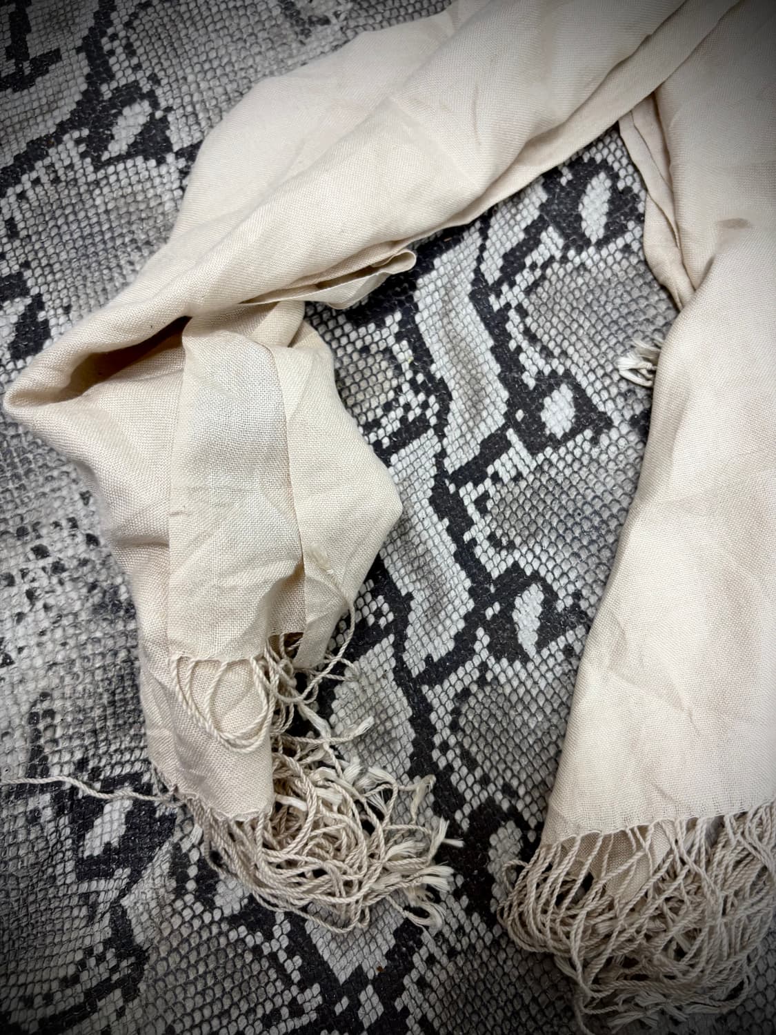 “Vintage” Minimal Ivory Scarf 상품이미지5