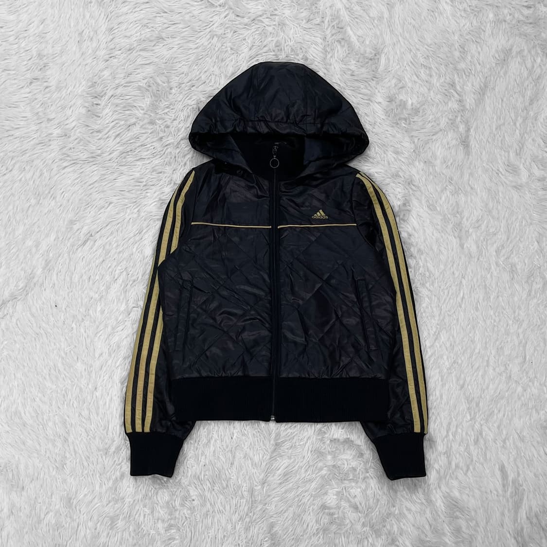 아디다스 퀄팅 경량 후드 점퍼 블랙 상품이미지2