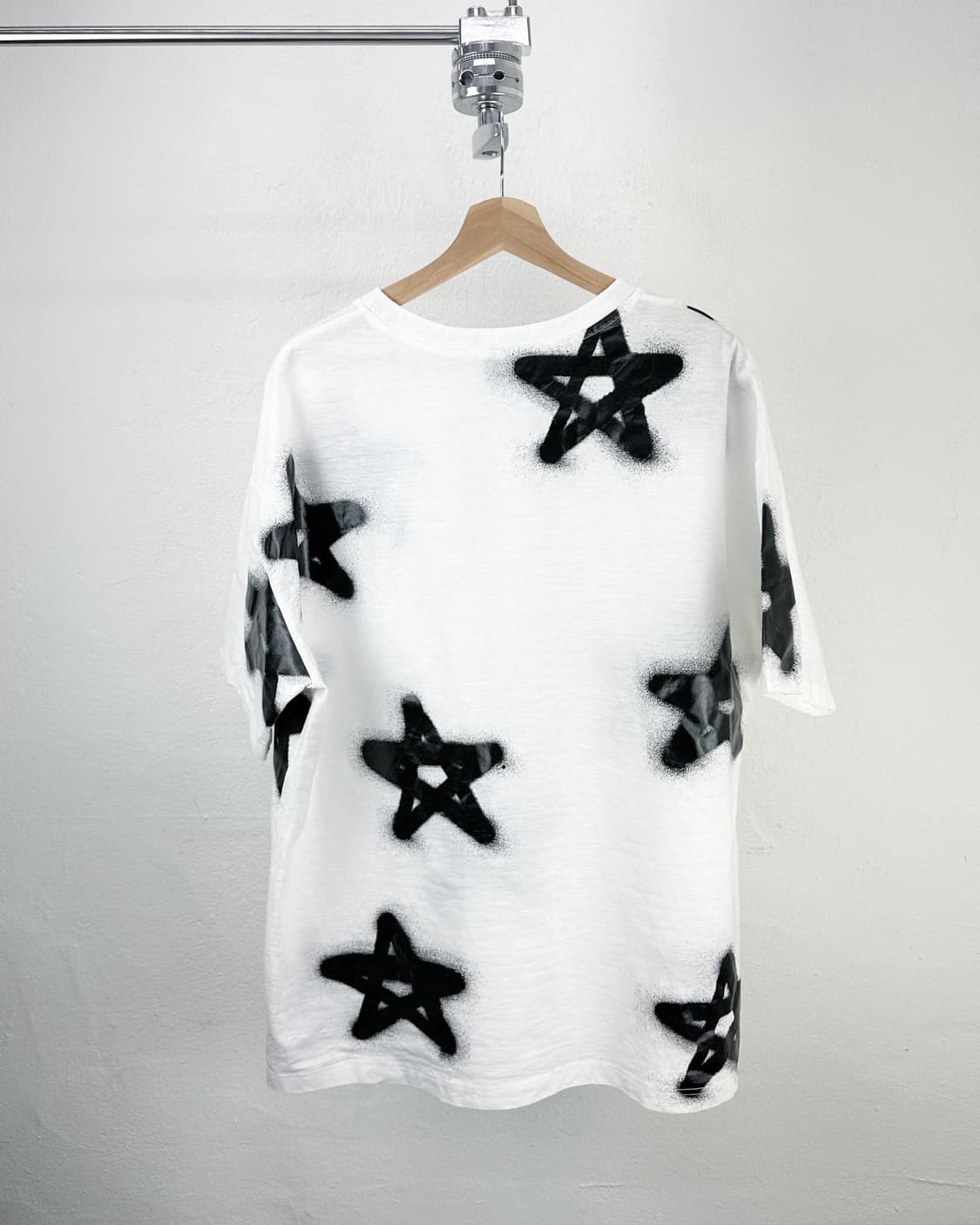 아크네 스튜디오 화이트 스타 페인팅 하프 티셔츠 상품이미지4