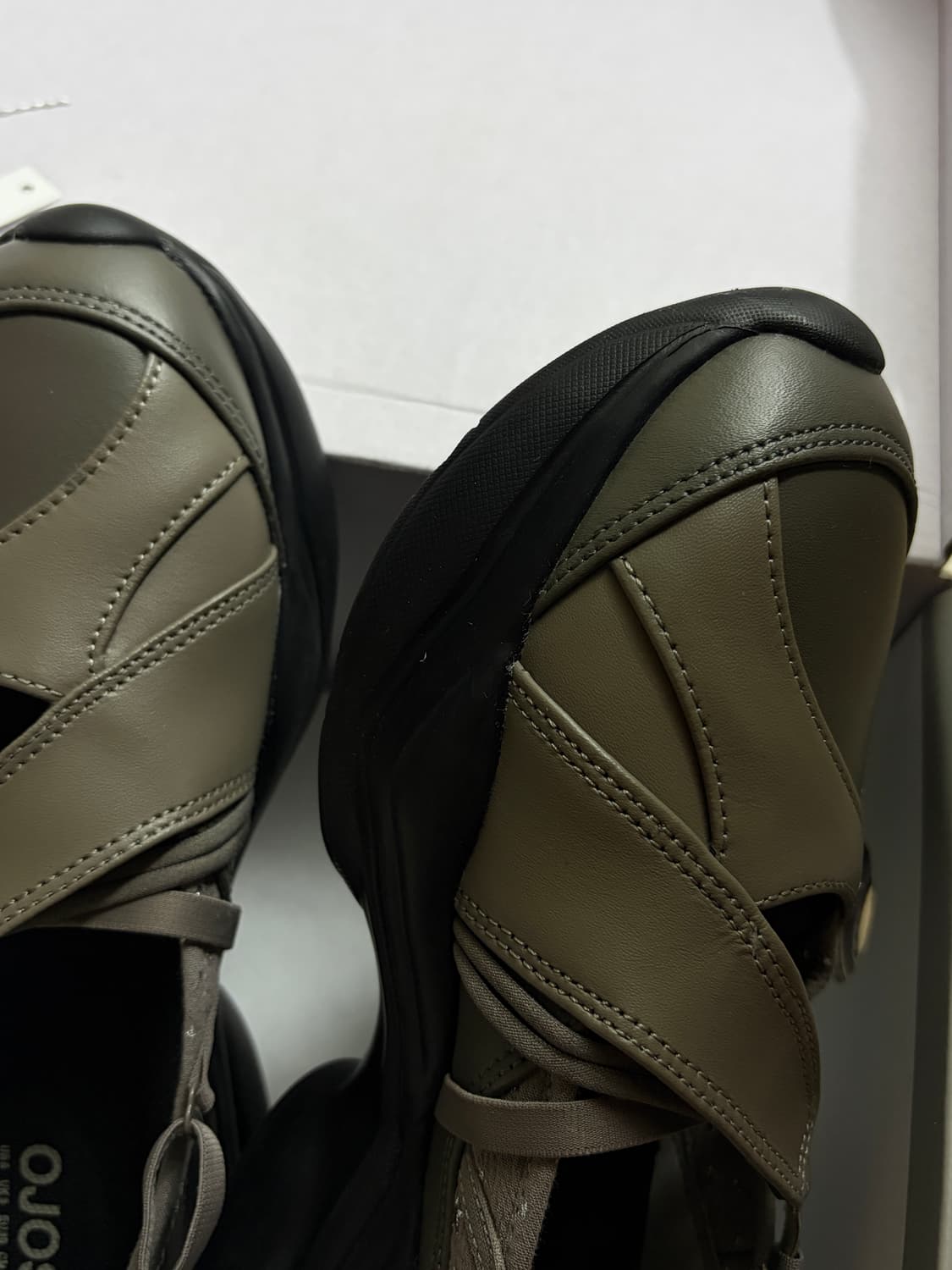 오호스 스트랩 토 스니커즈 상품이미지5