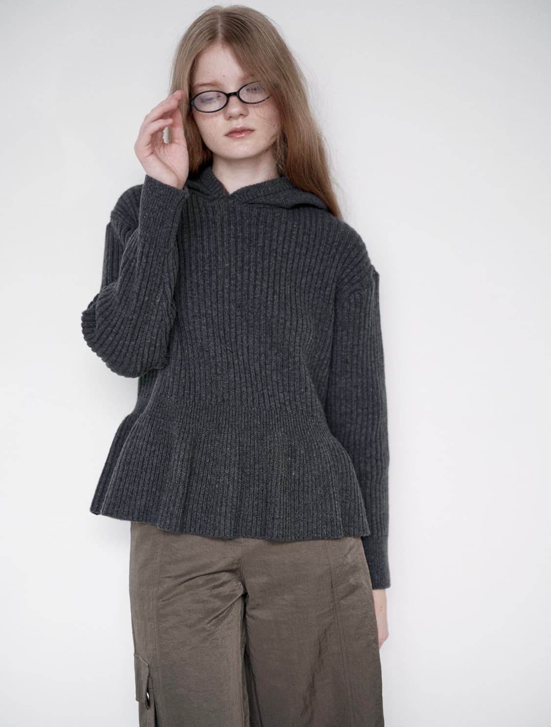 생긴스튜디오 플레어 웨이스트 울 후드 니트 상품이미지8