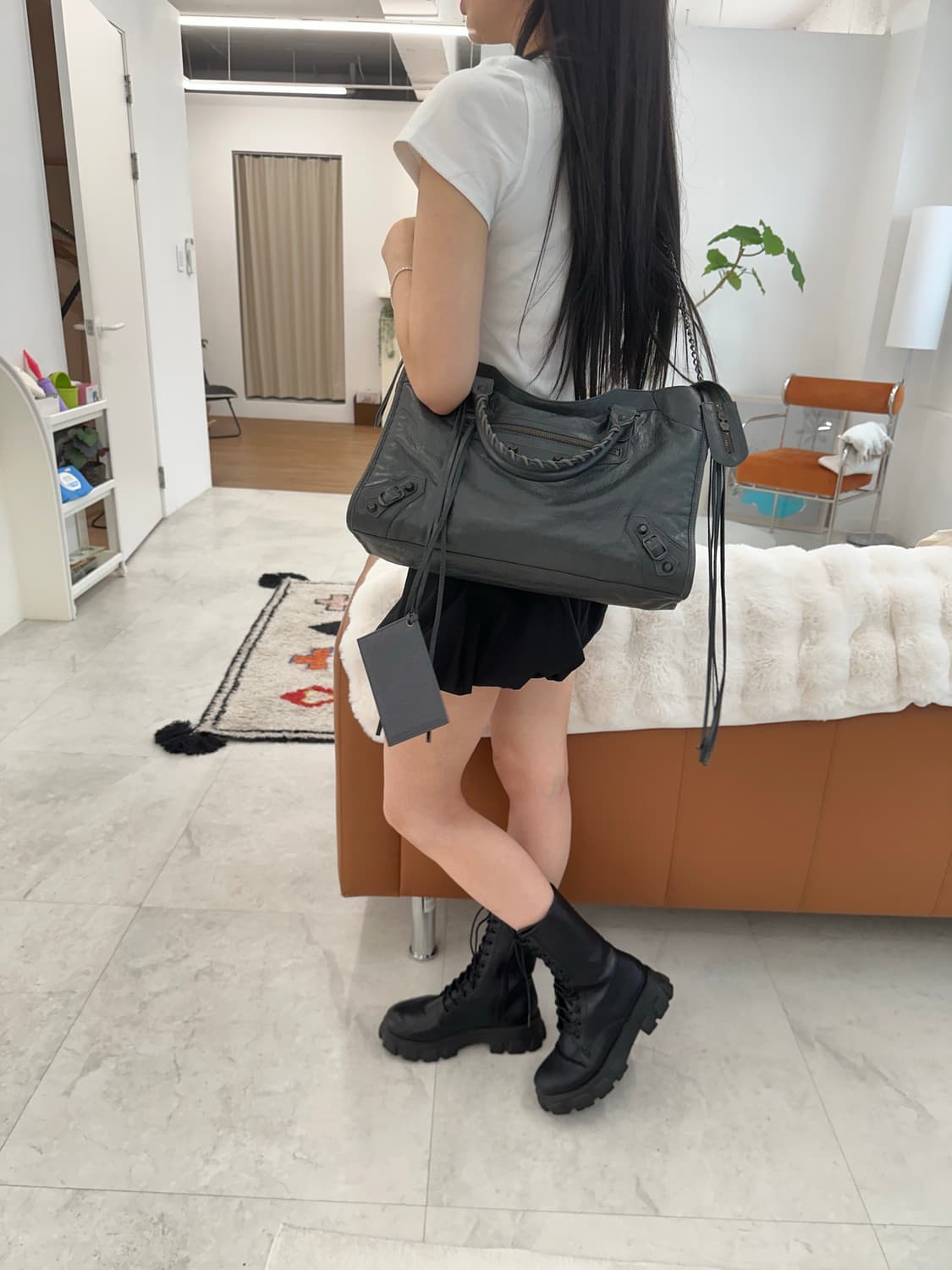 [A+ 정품] 발렌시아가 시티 모터백 미디움 다크그레이 상품이미지10