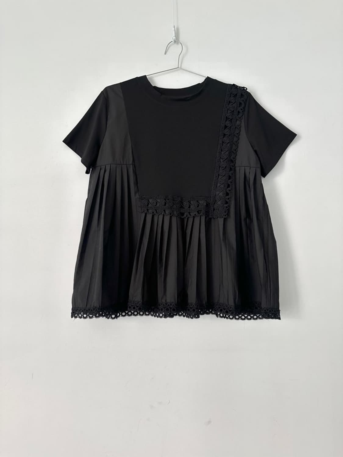ESSENA play embroidery pleats top  상품이미지1