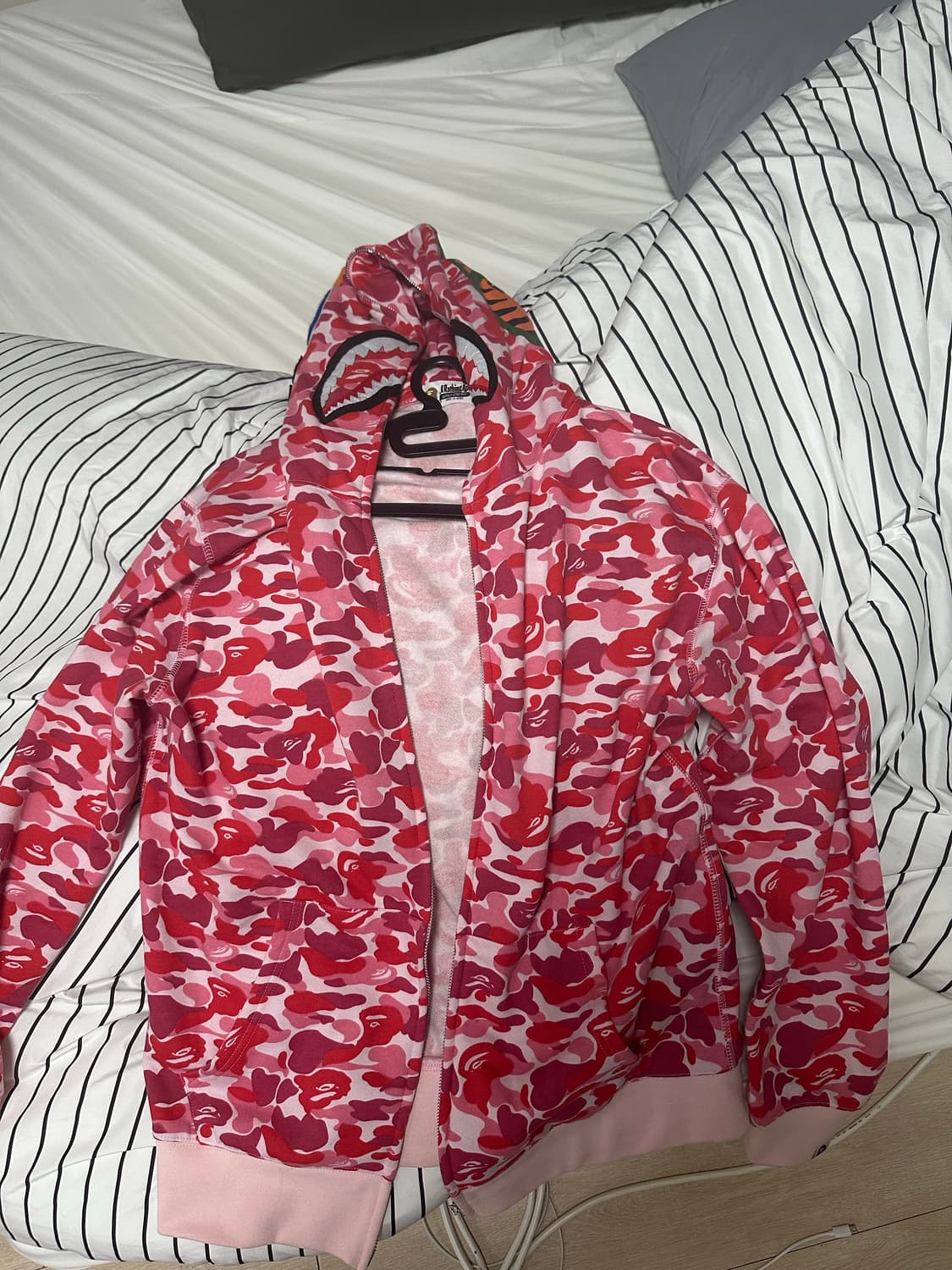 베이프 샤크 핑크 후드집업 팝니다  상품이미지1