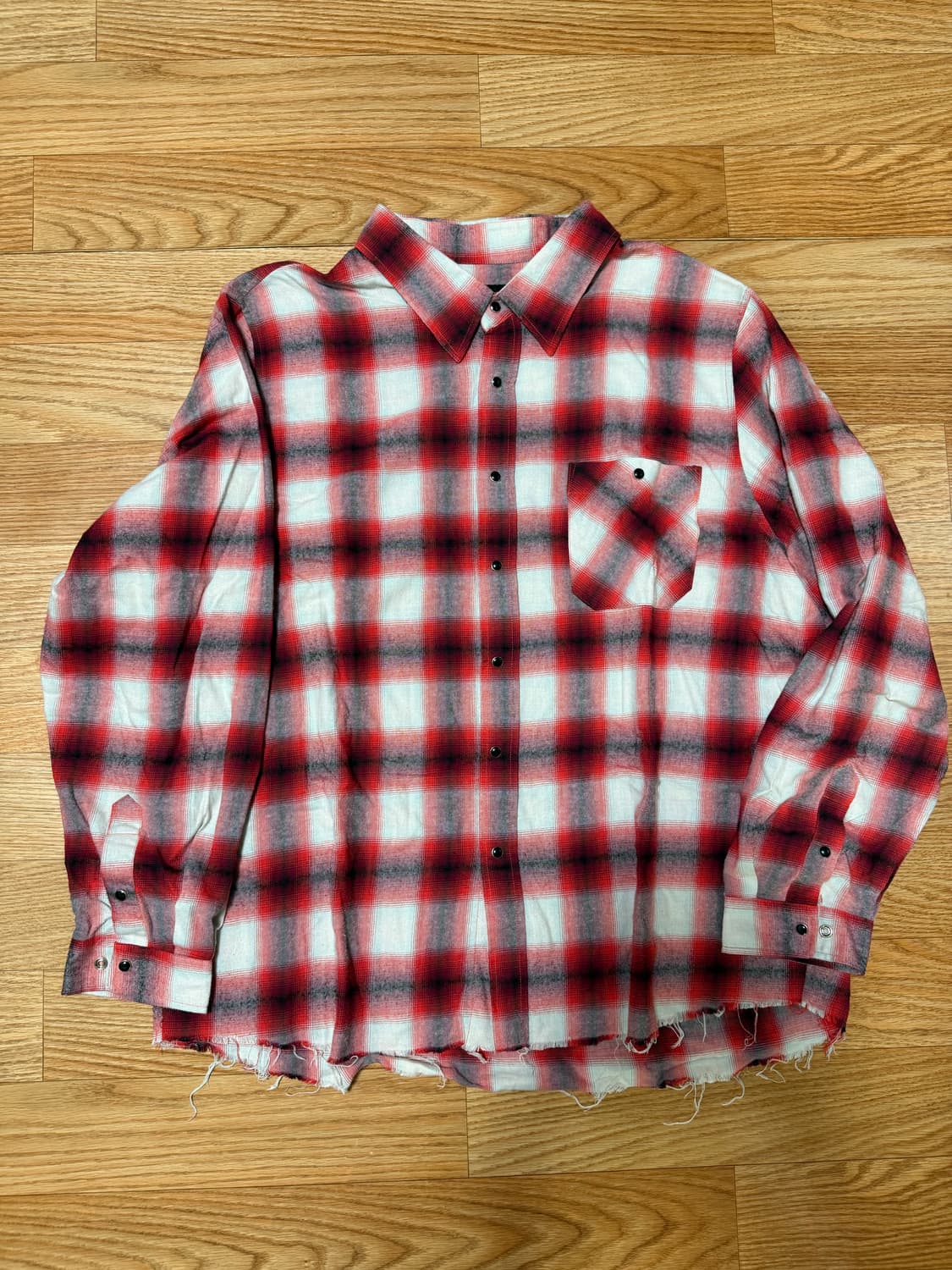 [XL] 블랙아웃 피어스 다임 셔츠 레드 팝니다! 상품이미지1