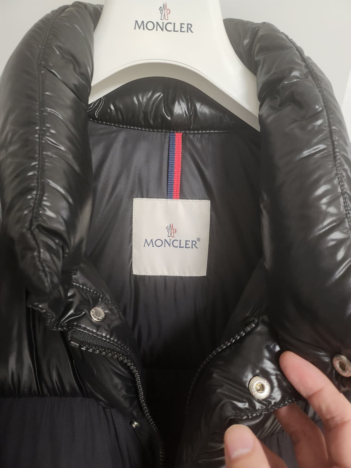 몽클레어 에이나드 Aynard 유광패딩 4사이즈 (박재범착용) 상품이미지5