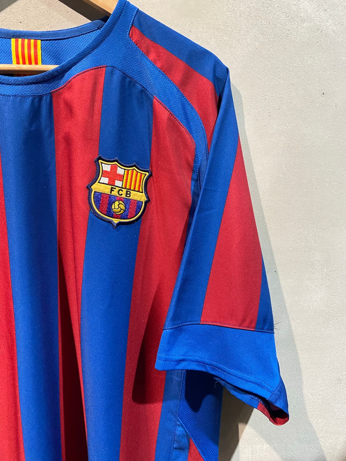 05-06 바르셀로나 호나우지뉴 홈 유니폼 상품이미지3