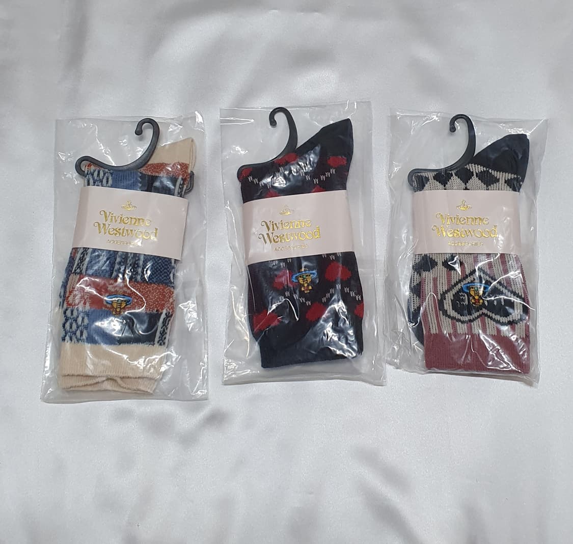 크림베이지 블랙 레드브라운 핑크 하트 러브 체크 비비안웨스트우드 양말 상품이미지1