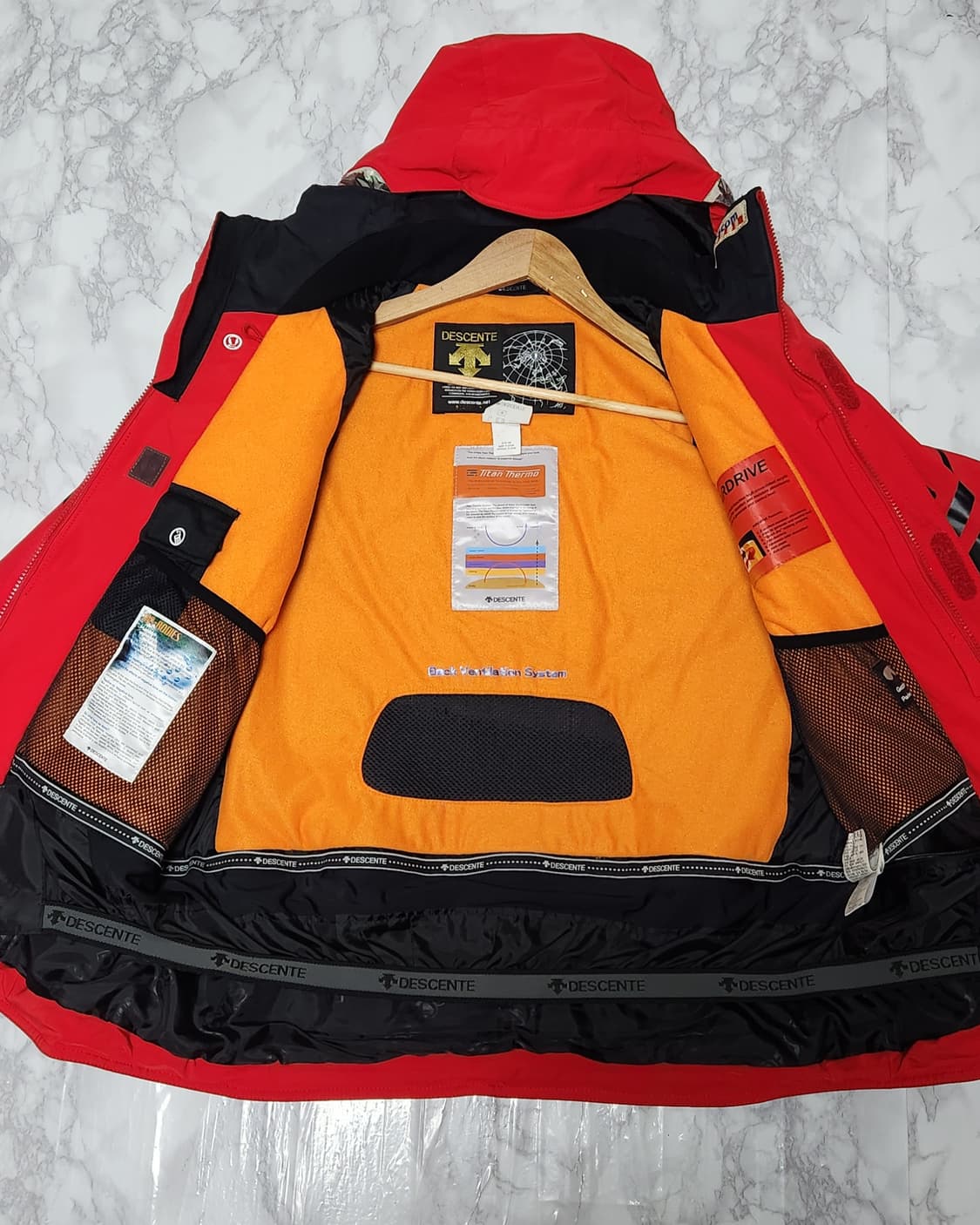 데상트 스위스 국가대표 스키팀 자켓 상품이미지7