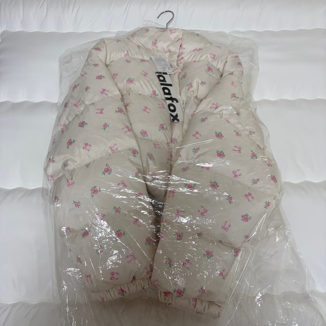 [웬디 착용/정가 33만 원] 라라폭스 플라워 프린트 크롭 패딩 상품이미지6