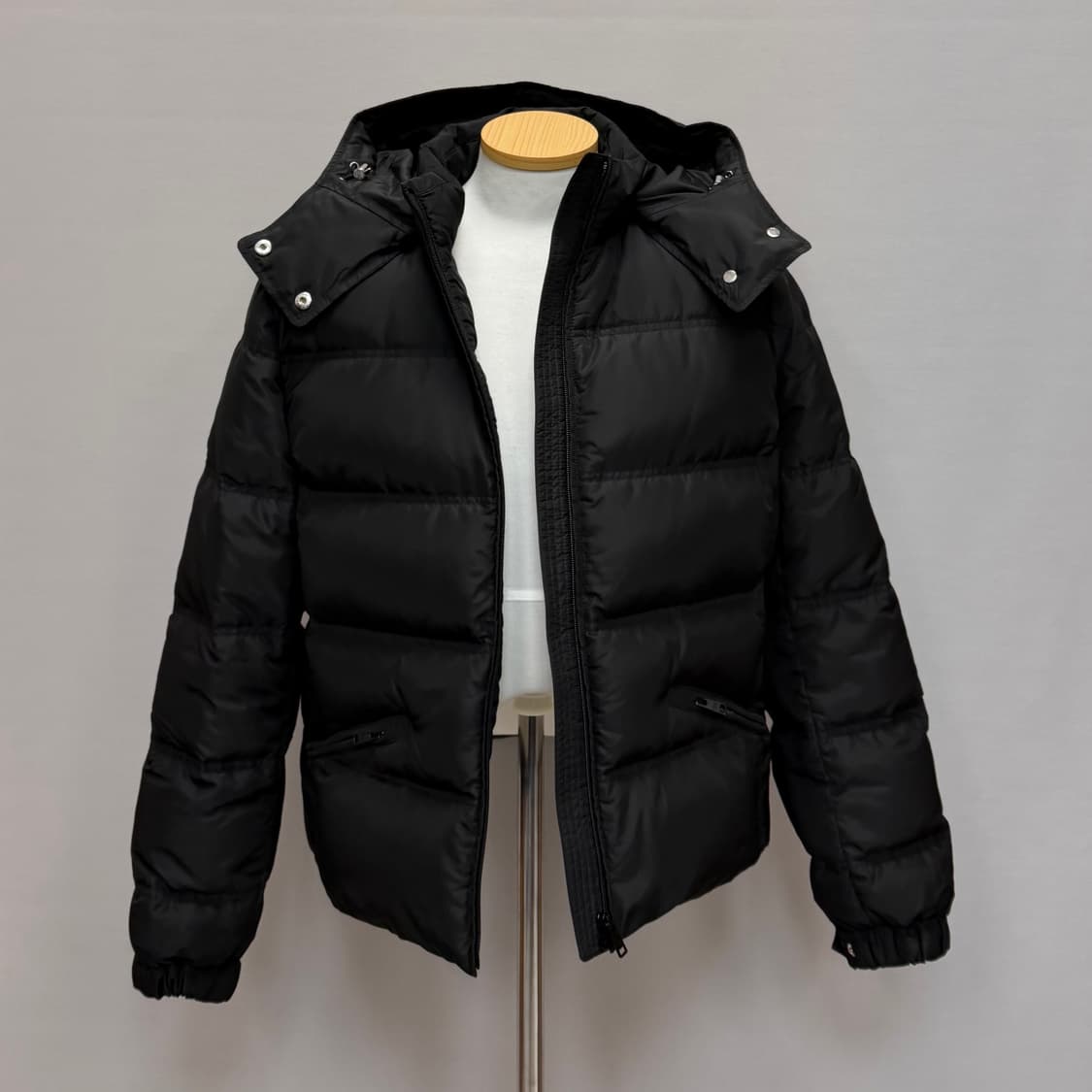 프라다 삼각로고 여성 구스다운 후드 패딩 (77)  상품이미지1