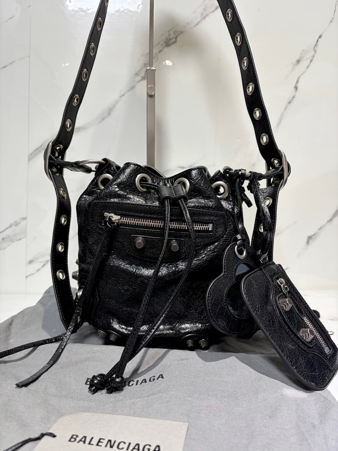 [A+ 정품] 발렌시아가 르카골 버킷백 xs 블랙 상품이미지1