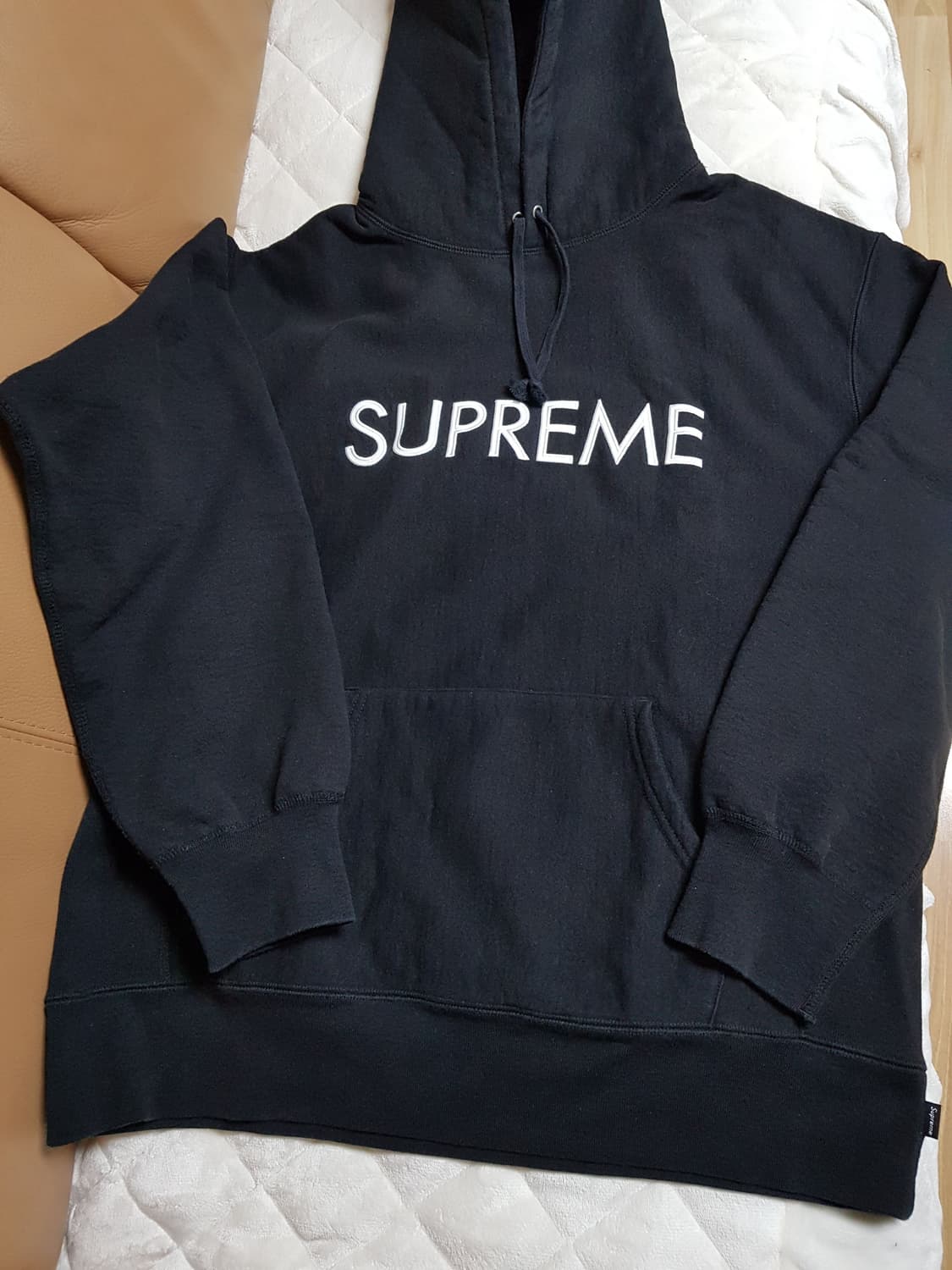 슈프림 캐피탈 후드 티셔츠 블랙 22FW 상품이미지1