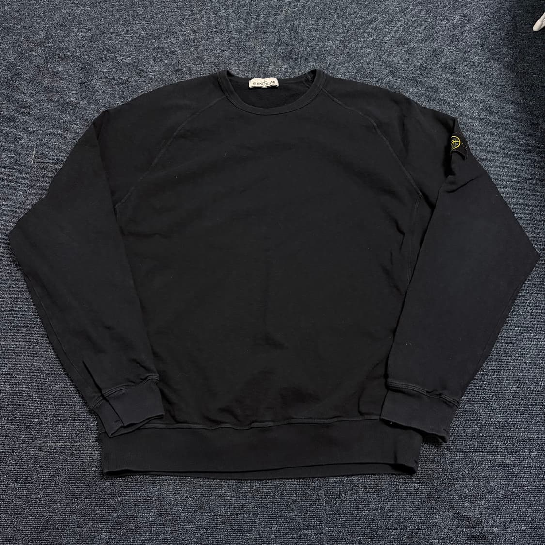 스톤아일랜드 와펜 맨투맨 블랙 상품이미지1