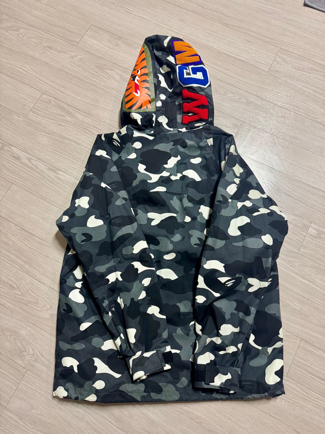 베이프 야광 샤크후드 바람막이 상품이미지2