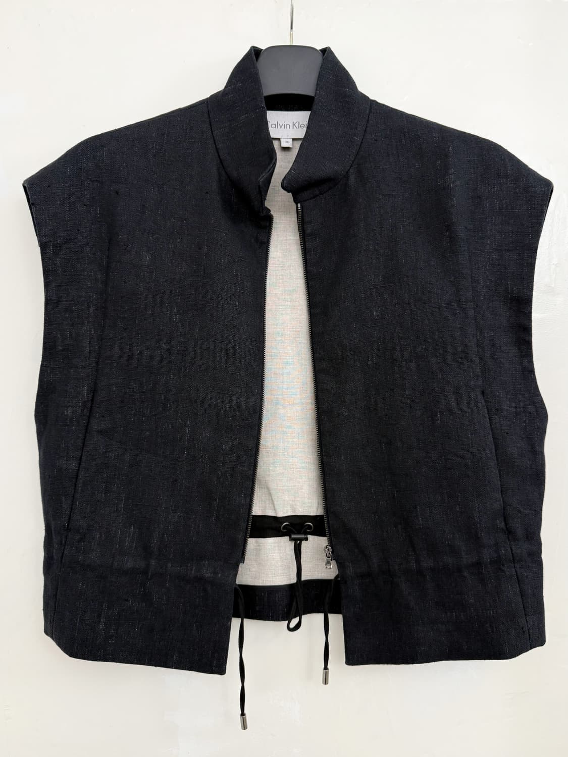 Calvin Klein Sleeveless Zip Linen Jacket 상품이미지4