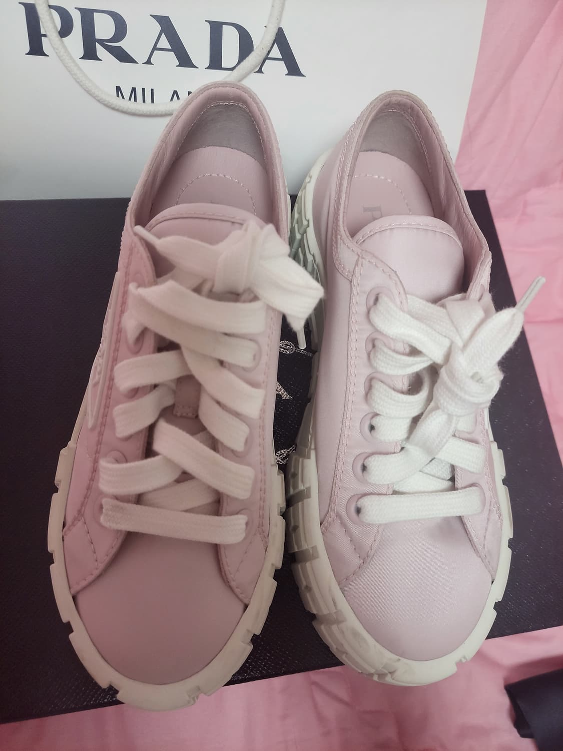 정품)급처1번신은상태최상!프라다 핑크 삼각로고 더블힐 개버딘스니커즈운동화 상품이미지7