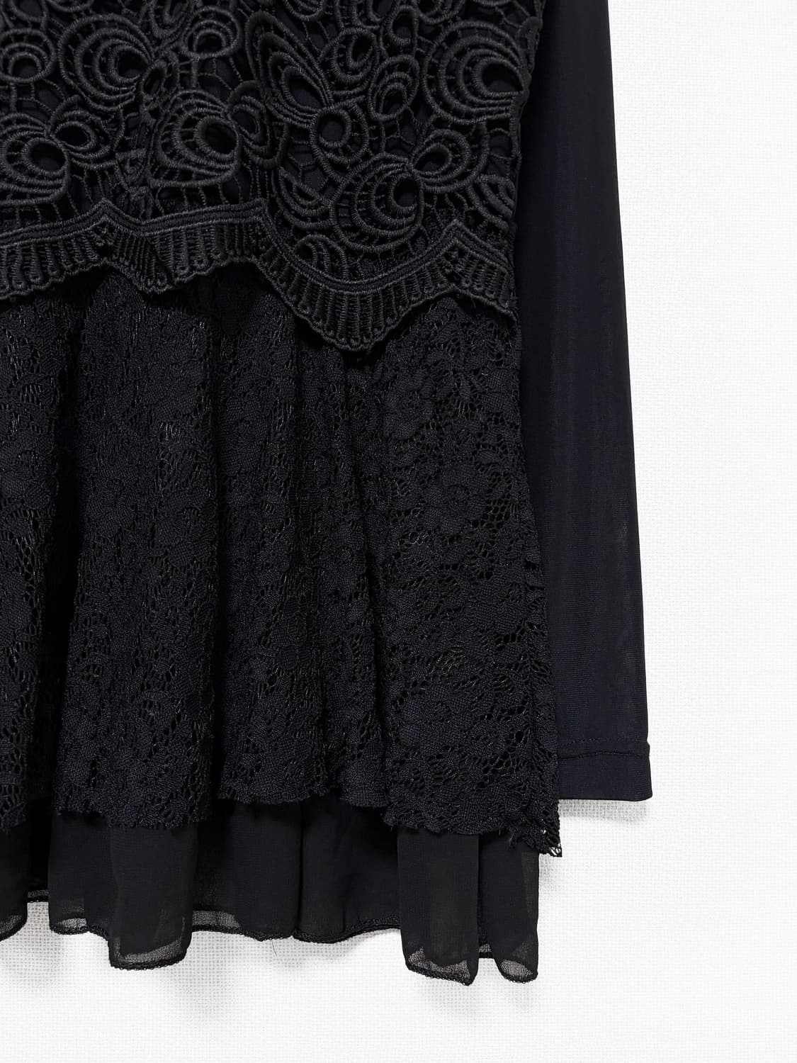 Layered Lace Sheer Sleeve Top – Black 상품이미지7